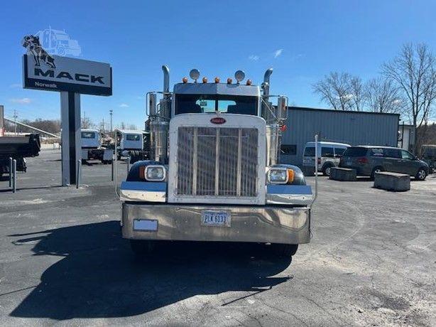 2004 PETERBILT 379
