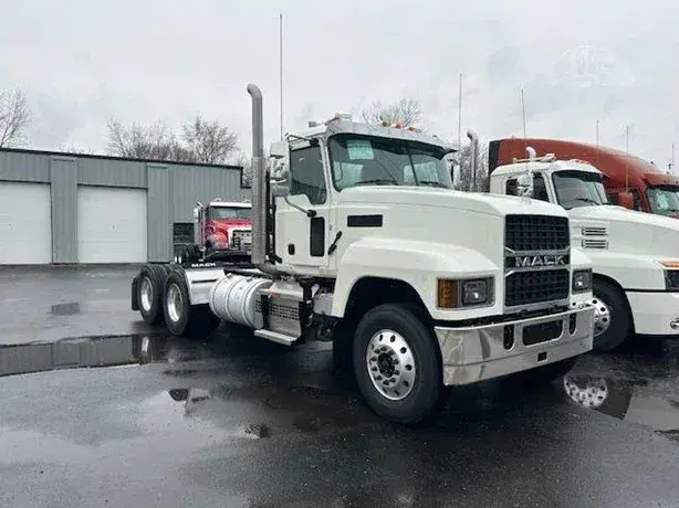 2025 MACK PINNACLE 64T - 2
