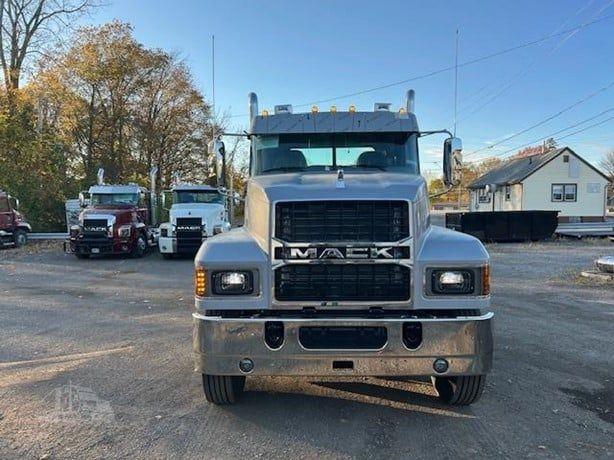 2025 MACK PINNACLE 64T - 1